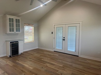 Price drop!!! Lakeview Gem w/ Private Lake Access (Lake - photo 17