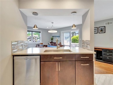 Beautiful condo in Tiverton, close to Fall River shopping & - photo 6