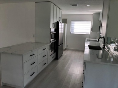Fully Renovated 2/2 Single Family Waterfront Home w/ Many - photo 11