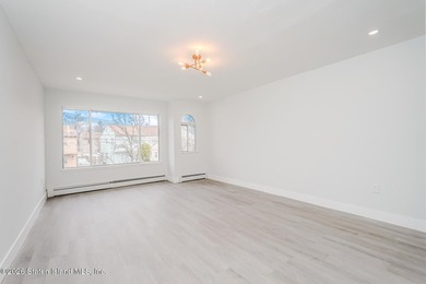 Fully Renovated Townhouse Near Forest Ave - Building size 14x42 - photo 11