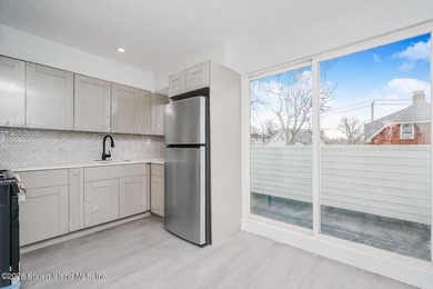 Fully Renovated Townhouse Near Forest Ave - Building size 14x42 - photo 13