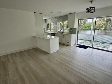 Fully Renovated 2/2 Single Family Waterfront Home w/ Many - photo 14