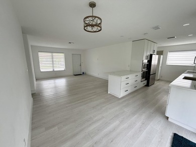 Fully Renovated 2/2 Single Family Waterfront Home w/ Many - photo 15