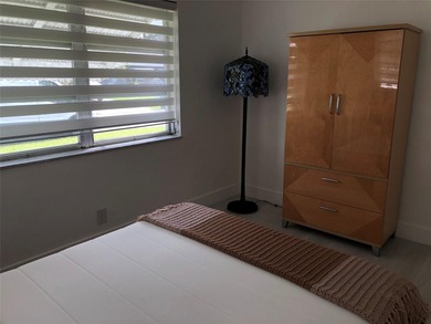 Fully Renovated 2/2 Single Family Waterfront Home w/ Many - photo 19