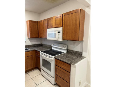 Beautiful townhouse conveniently located in a charming community - photo 2