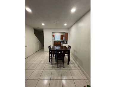 Beautiful townhouse conveniently located in a charming community - photo 3