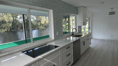 Fully Renovated 2/2 Single Family Waterfront Home w/ Many - photo 23