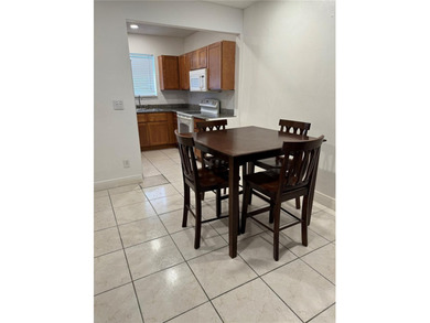 Beautiful townhouse conveniently located in a charming community - photo 4