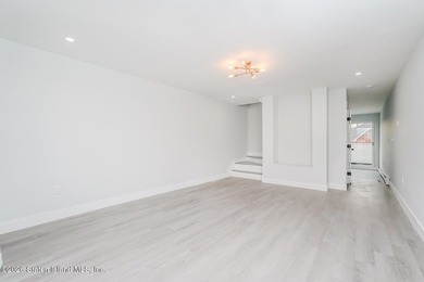 Fully Renovated Townhouse Near Forest Ave - Building size 14x42 - photo 24