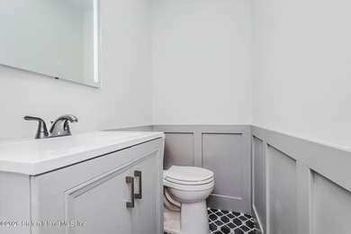 Fully Renovated Townhouse Near Forest Ave - Building size 14x42 - photo 26