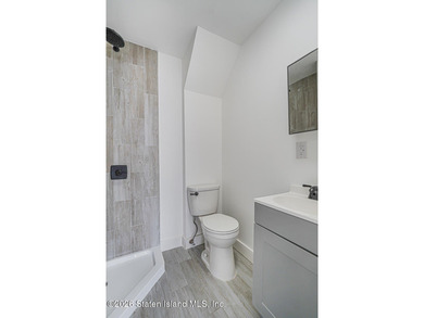 Fully Renovated Townhouse Near Forest Ave - Building size 14x42 - photo 27