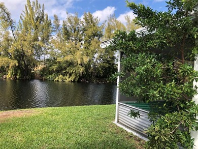 Fully Renovated 2/2 Single Family Waterfront Home w/ Many - photo 28