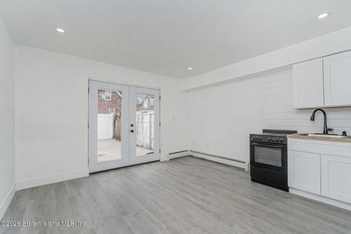 Fully Renovated Townhouse Near Forest Ave - Building size 14x42 - photo 28