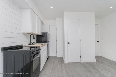 Fully Renovated Townhouse Near Forest Ave - Building size 14x42 - photo 31