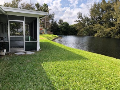 Fully Renovated 2/2 Single Family Waterfront Home w/ Many - photo 32