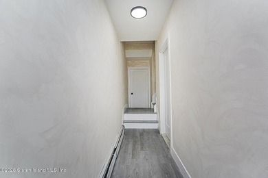 Fully Renovated Townhouse Near Forest Ave - Building size 14x42 - photo 33