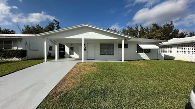 Fully Renovated 2/2 Single Family Waterfront Home w/ Many - photo 34