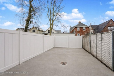 Fully Renovated Townhouse Near Forest Ave - Building size 14x42 - photo 34