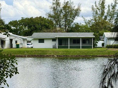 Fully Renovated 2/2 Single Family Waterfront Home w/ Many - photo 35