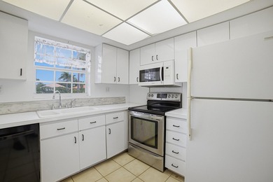 2nd Floor Condo with Breathtaking Lake & Golf Views Experience - photo 10