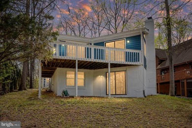 Welcome to your lakefront dream home in the highly sought-after - photo 2