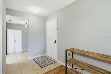 Wonderful first-floor condominium unit with 2 bedrooms and 2 - photo 3