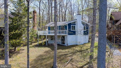 Welcome to your lakefront dream home in the highly sought-after - photo 3
