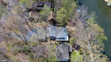 Welcome to your lakefront dream home in the highly sought-after - photo 8
