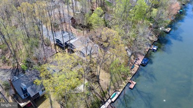 Welcome to your lakefront dream home in the highly sought-after - photo 9
