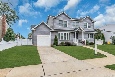 Welcome to this beautifully renovated, in 2021, 3 bedroom, 3 - photo 2