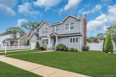 Welcome to this beautifully renovated, in 2021, 3 bedroom, 3 - photo 3