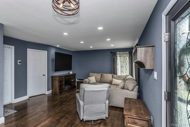 Welcome to this beautifully renovated, in 2021, 3 bedroom, 3 - photo 5