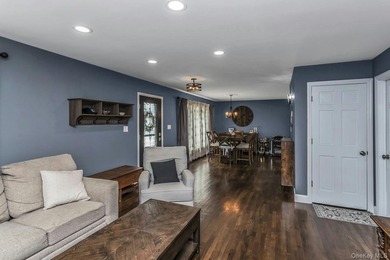 Welcome to this beautifully renovated, in 2021, 3 bedroom, 3 - photo 6