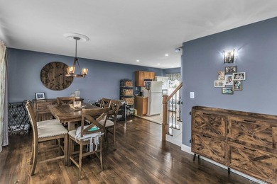 Welcome to this beautifully renovated, in 2021, 3 bedroom, 3 - photo 8