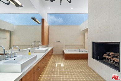 This extraordinary Ray Kappe designed architectural masterpiece - photo 11