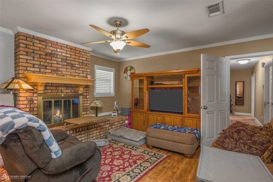 Perfect family home in the heart of Minden! You can live with - photo 2