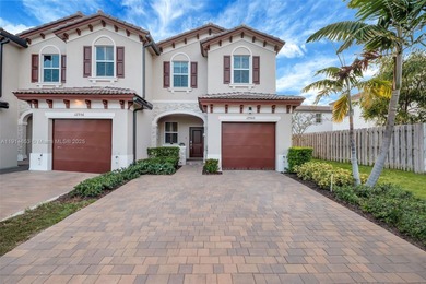 (private lake, pond, creek) Townhome/Townhouse For Sale in Miami Florida