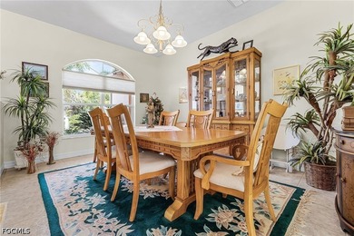 Lovely spacious pool home on one of the best lots in this area - photo 6