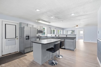 Welcome to 316 Woodward Street, this beautifully renovated - photo 6