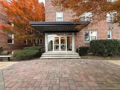Move-right into this bright and updated top-floor 1-bedroom, 1 - photo 1