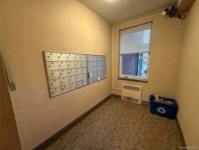 Move-right into this bright and updated top-floor 1-bedroom, 1 - photo 3