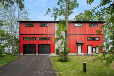 Lake Home For Sale in Constance Bay - Dunrobin - Kilmaurs - Woodlawn,