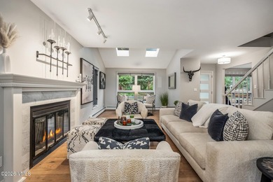 Experience refined mountain living in this exquisitely designed - photo 4