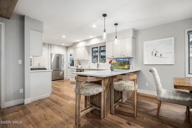 Experience refined mountain living in this exquisitely designed - photo 7
