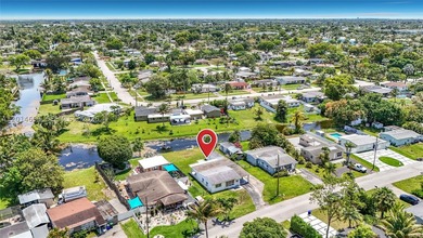 Discover the potential of this waterfront 3-bedroom, 2-bath home - photo 4