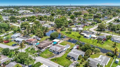 Discover the potential of this waterfront 3-bedroom, 2-bath home - photo 5