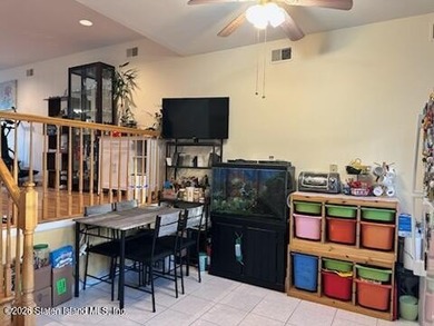 Desirable Willowbrook, large townhouse, 3 bedrooms, 4 baths. MBR - photo 11