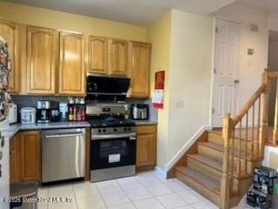 Desirable Willowbrook, large townhouse, 3 bedrooms, 4 baths. MBR - photo 12