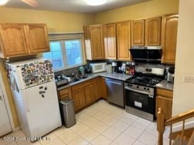 Desirable Willowbrook, large townhouse, 3 bedrooms, 4 baths. MBR - photo 13