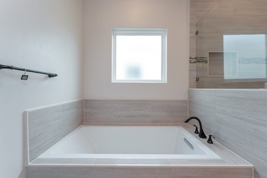 17 Valdarama is an exquisite 3 bedroom, 2 bath Golf Villa in the - photo 33